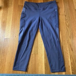 Yogalicious capri pants with pockets!